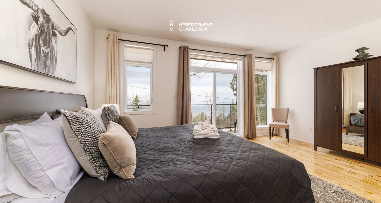 AUB-150 -  Majestic view of the river and the Charlevoix Massif